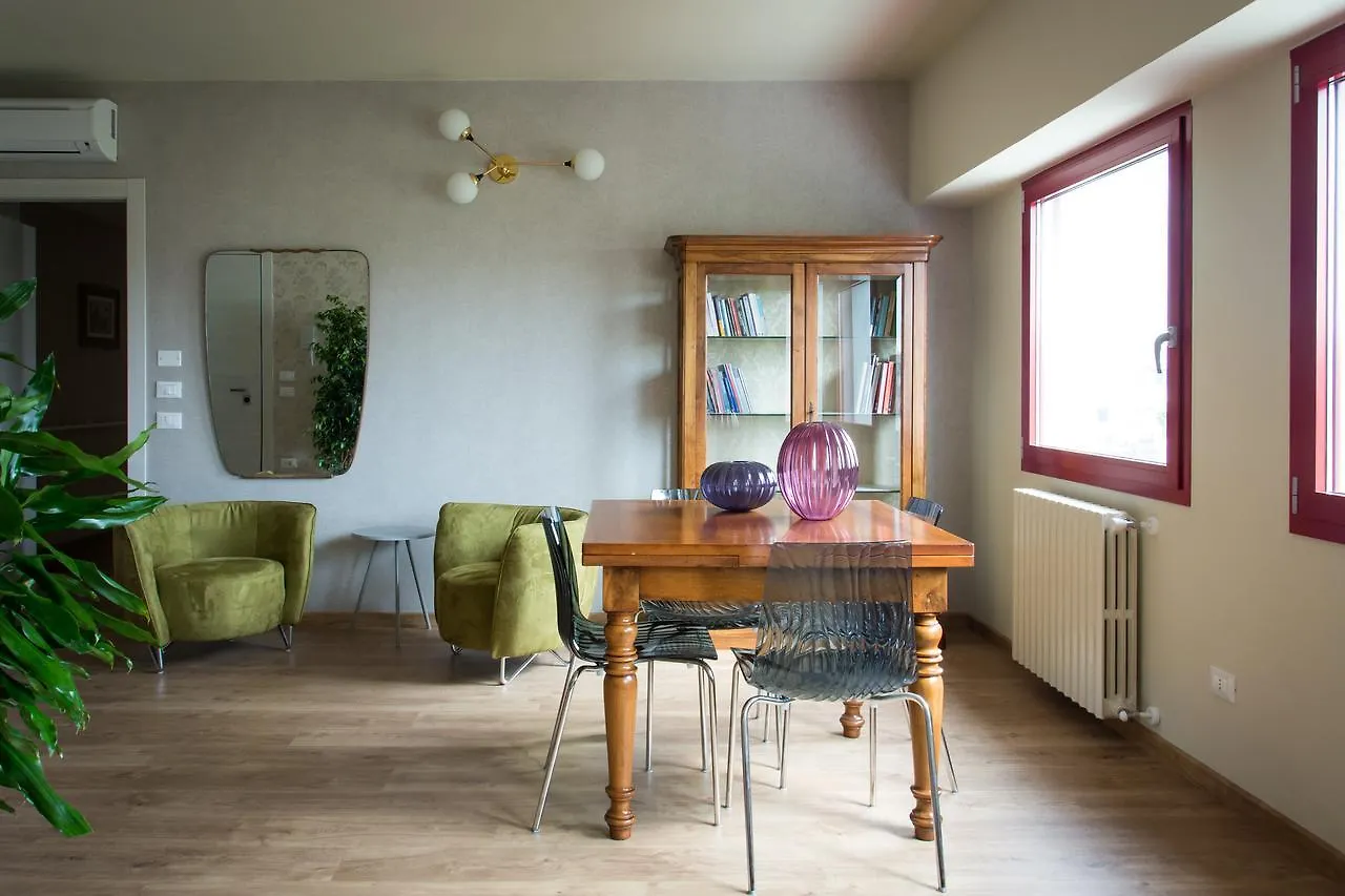 Casa Motus Mens Hotel Verona 0*,  Italy